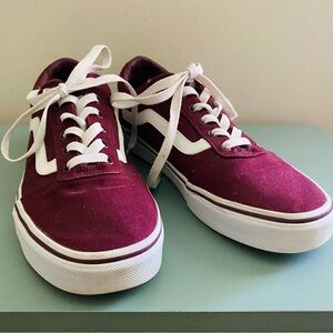Women’s Vans Ward Lo Burgundy Size 8.5 GUC